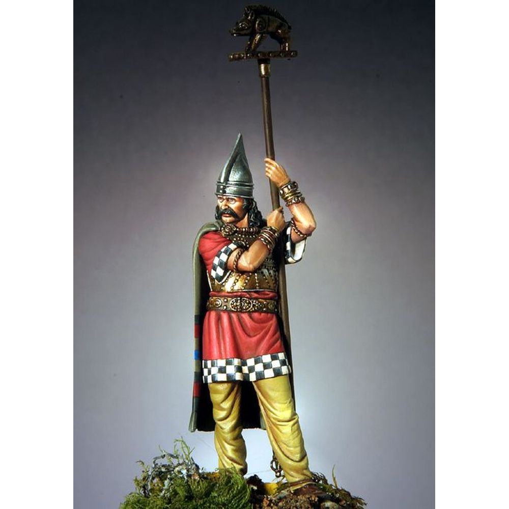 PREORDER Pegaso Models - Celtic Standardbearer 54mm on foot CLASSICS
